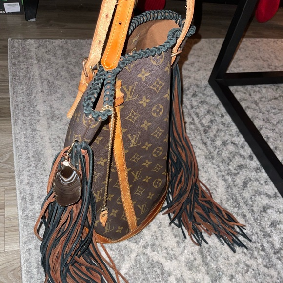 Vintage Louis Vuitton boho bucket bag! - Picture 2 of 7
